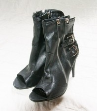 Neue schwarze Peeptoe Booties Größe 43