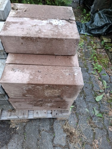 Betonblöcke aus beton rot - aus,