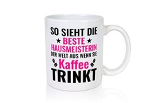 Kaffee trinkt:  Hausmeisterin