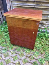 Nähmaschinenschrank für