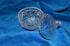 Konfektschale mit Deckel, rund aus Glas.