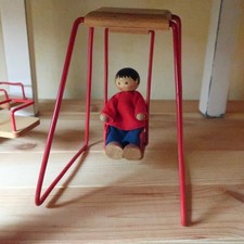 Puppenhaus Zubehör Spielgeräte für draußen: Roller Liegestuhl Schaukel Karussell