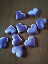 3 x 10 Satin-Herzen in Flieder ca.  3,5 cm breit, 2-d-Effekt