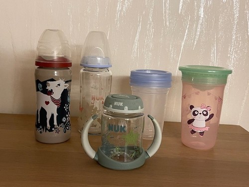 Baby flaschen und - baby-flaschen, becher