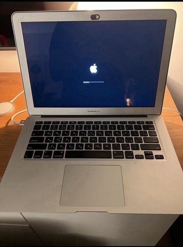Apple macbook air early - 13",