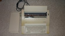 Elektronische Schreibmaschine Olympia - Monika , sehr gut erhalten