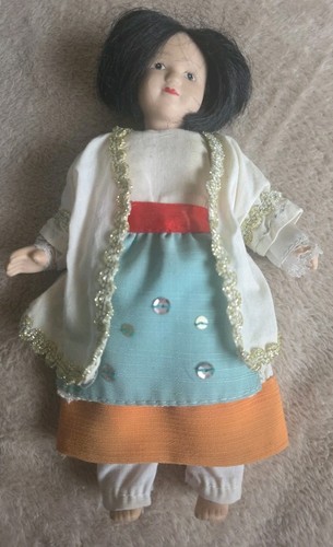 Kleine ältere porzelanpuppe - kleine,,