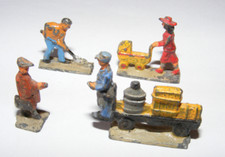 MÄRKLIN ALTE KLEINE METALL MINIATUR FIGUREN VINTAGE HO BAHNHOF AUSGESTALTUNG