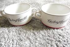 2 Suppentassen mit Henkel, weiß, mit Aufschrift "Guten Appetit"