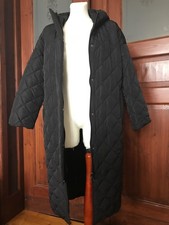 Schwarzer Steppmantel lang mit