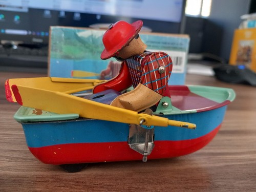 Chinesisches blechboot mit - chinesisches,