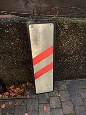 Reflektierendes Straßenbegrenzungsschild / Leitbake – 2 rote Streifen