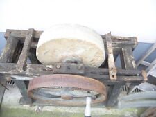 6629. Schöner alter Schleifstein Schleifbock mit Holzgestell und Handkurbel