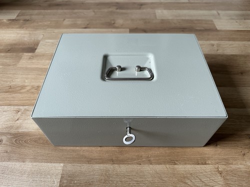 Alte metall geldkassette mit - alte,
