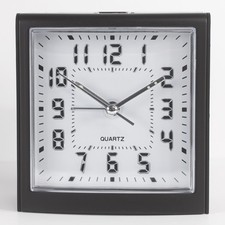 Moderner Analog-Wecker mit