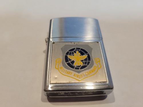 Schöner militär feuerzeug - schöner, militär-feuerzeug