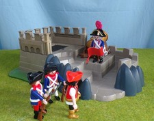 PLAYMOBIL Soldaten-Bastion, Gefängnis mit 3 englischen Soldaten, Blauröcke 5949