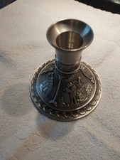 eleganter Leuchter aus Zinn mit wunderschönen Bildern verziert