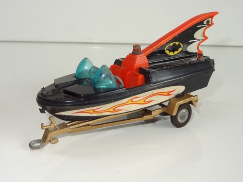 Corgi 107 batman - corgi, batboat