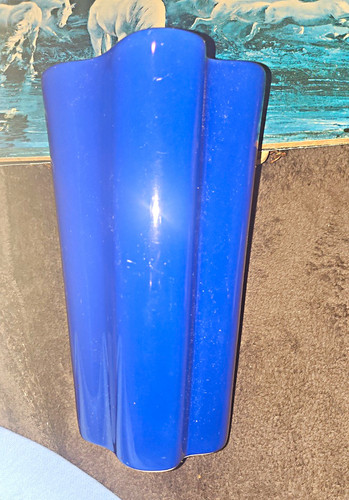 Glasvase blau mit welligem