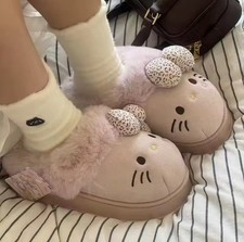 Hello Kitty UGGS Hausschuhe