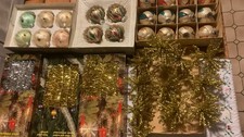 Konvolut: 37 Teile älterer  Baumschmuck:   Kugeln  / Sterne  / Girlanden