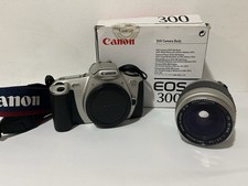 Canon Eos 300 Spiegelreflexkamera  Body Analogkamera - mit Objektiv Voigtländer