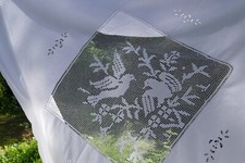 Tischdecke Rund Ø 218 cm Weiß Häckeleinsatz Lochstickerei Handarbeit