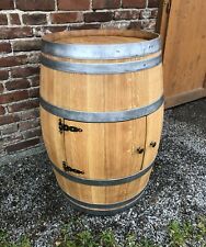 Weinfassbar mit kleinen Türen, geölt