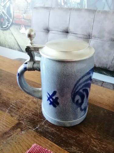 Bierkrug mit zinndeckel - mit,