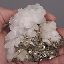 Calcit auf Pyrit, 9x9x6cm