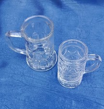 2  Schnapsgläser, mit Henkel ,1x Alpenschnaps 0,2cl, 1x ca 0,4cl, Bodenmarke ?