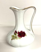 Kleine Porzellanvase, Henkel