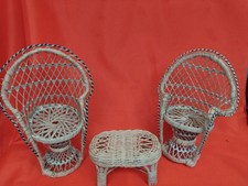 2 Puppensessel Rattan Pfauensessel Korbsessel 23cm mit Tisch