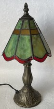 Sehr dezente Tischlampe im