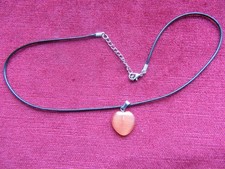 Mineralien, Edelsteine Schmuck, Anhänger, Karneol Herz mit 50 cm Lederband