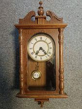 Wanduhr ++ Pendeluhr ++ mechanisch ++ im Uhrkasten