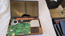 ASUS R752L Tastaturen und komplette Gehäuse mit Bildschirm als Ersatzteilspender