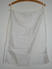 Glänzender raschliger