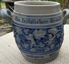 Steinguttopf mit Ornamenten