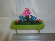  Blumenbank mit Blumen  für die Puppenstube   DDR