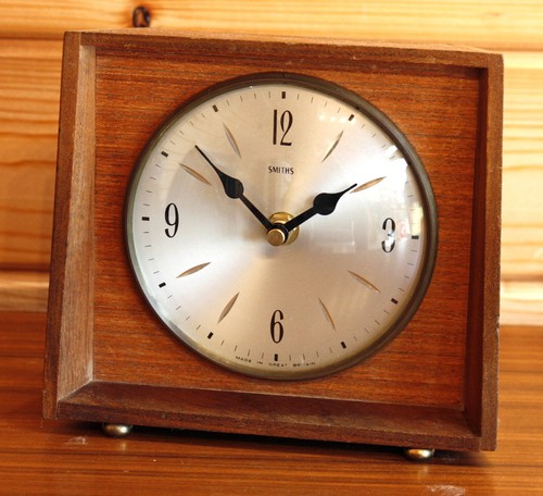 Vintage 18cm smiths - vintage,