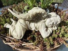 Engel liegend Grabschmuck Wetterfest Polyresin Grau Weiß Friedhofsdeko