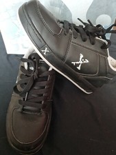 Größe 4 schwarz X Sidewalk