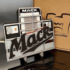 Mack (Gummiente) Retro Wanduhr