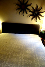 50er Jahre Tagesdecke gehäkelt 220x220cm plus 3-seitiger hoher Ziersaum Handarb.