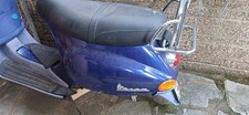 Teile vom Vespa Mofa sind fast
