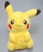 Stofftier Pikachu sitzend