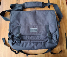 Dakine Messenger 18L Black Schwarz Schultertasche f. Laptop