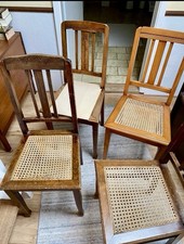 4 antike Stühle aus dem Jahr